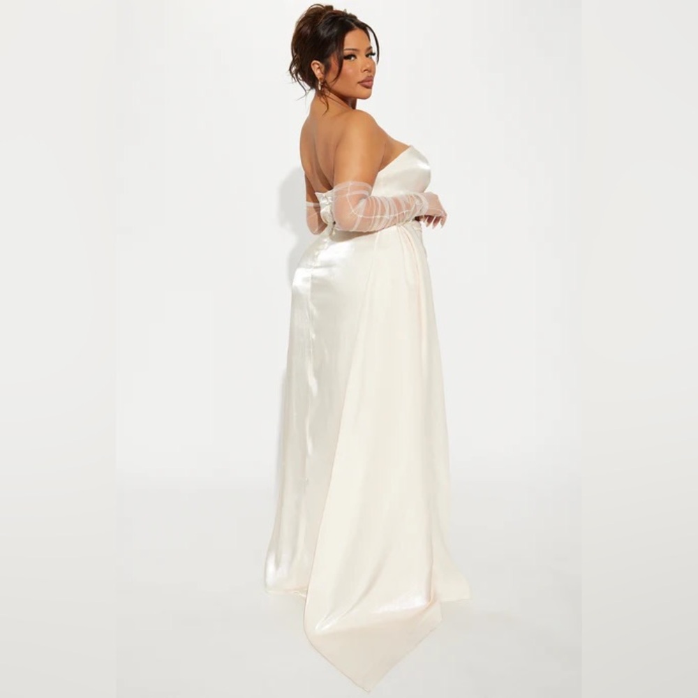 Fashion Nova Elegant Cream Prom Dress - Picture 2 of 3